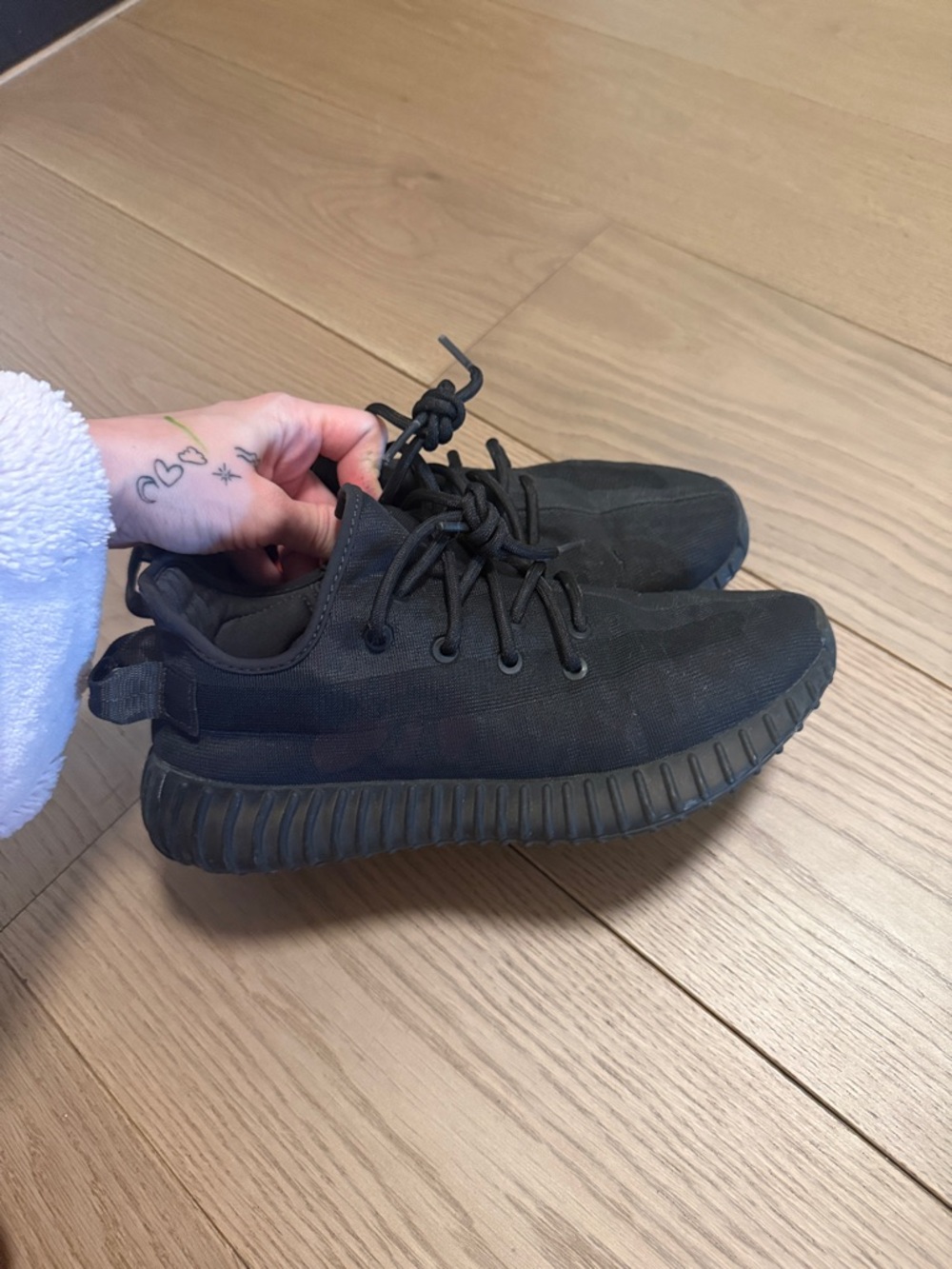 adidas Yeezy
YEEZY Boost 350 v2 "Mono Cinder" sneakers